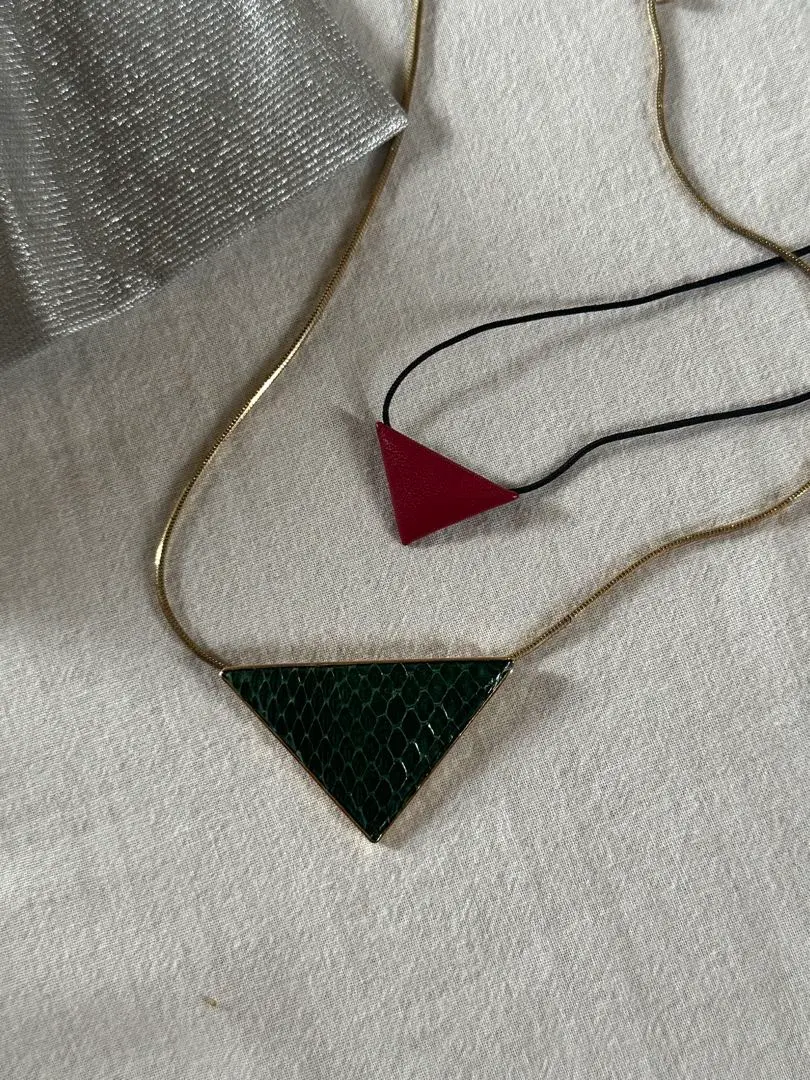 TOGA TOO / Triangle beads necklace | glitter