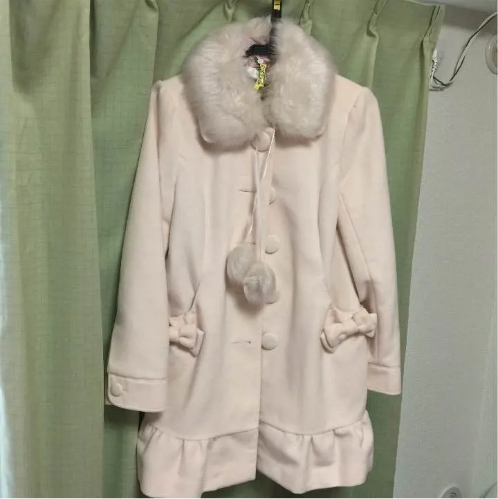 Thumbnail of Women's coat