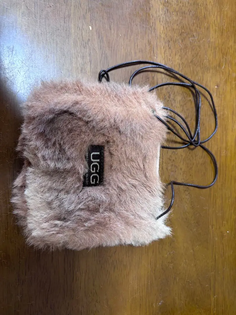 UGG ブラウンファーショルダーポーチ UGG ブラウンファーショルダーポーチ - メルカリ