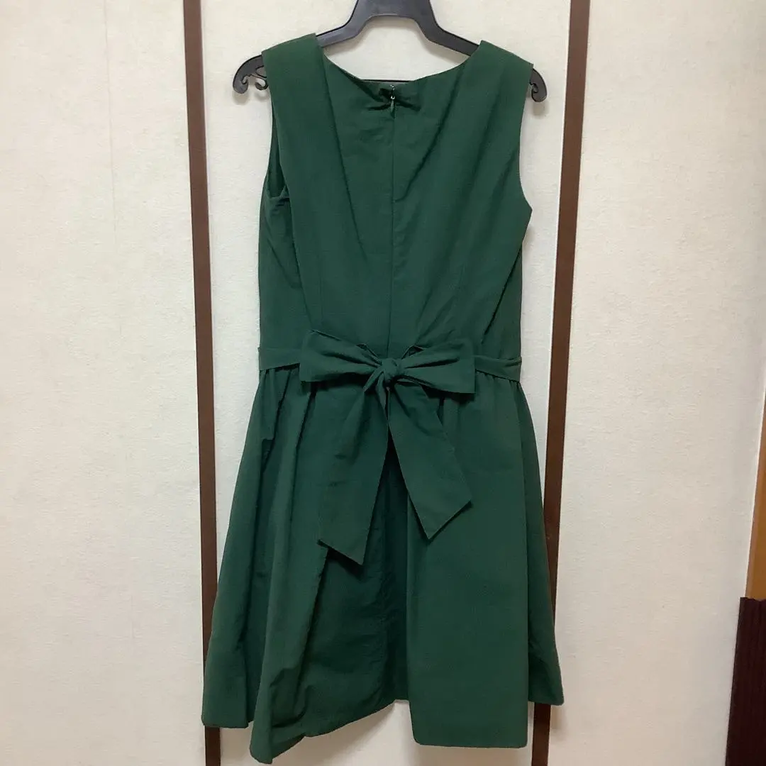 綠色 A字裙 洋裝 附腰帶 的縮圖