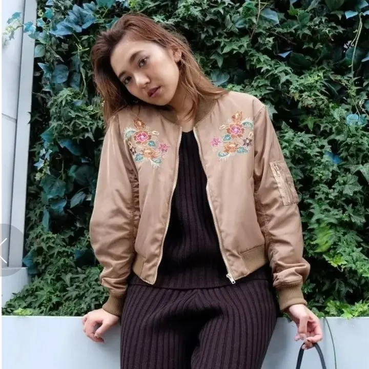 人気 完売品！EVRIS オリジナルグラフィックスカジャン ピンク