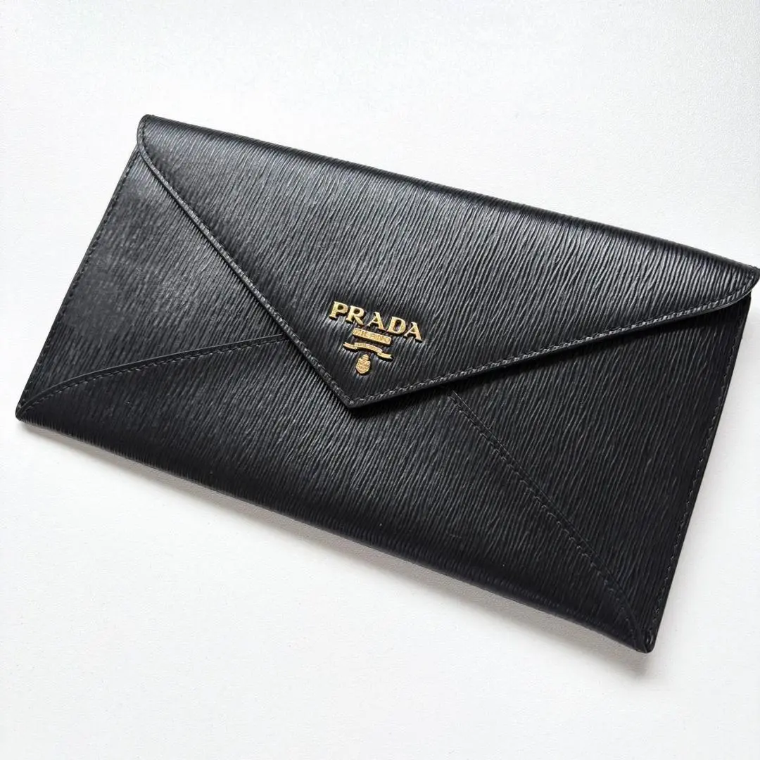 極美品✨ PRADA 長財布 エンべロープ レター型 ロゴ PVCレザー 黒 金 2025年最新】プラダ財布 エンベロープ型の人気アイテム - メルカリ