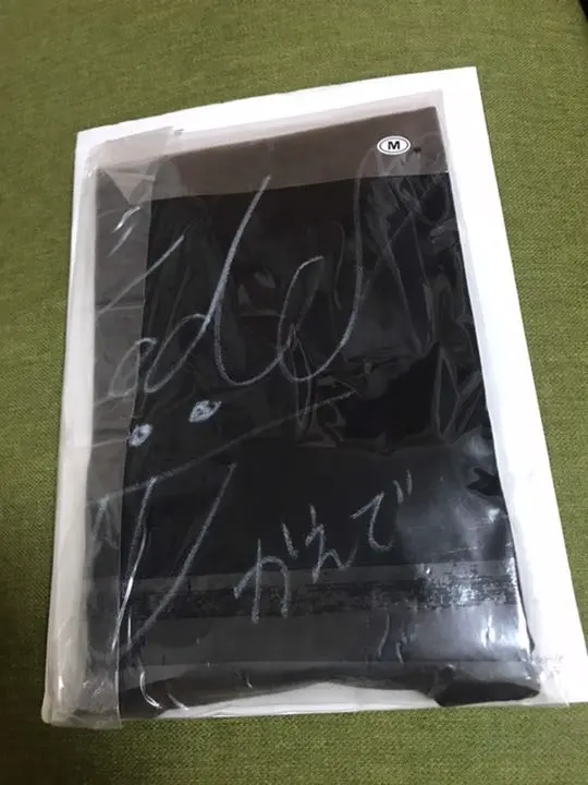 Thumbnail of Nogizaka46 Kaede Sato Autographed T-shirt