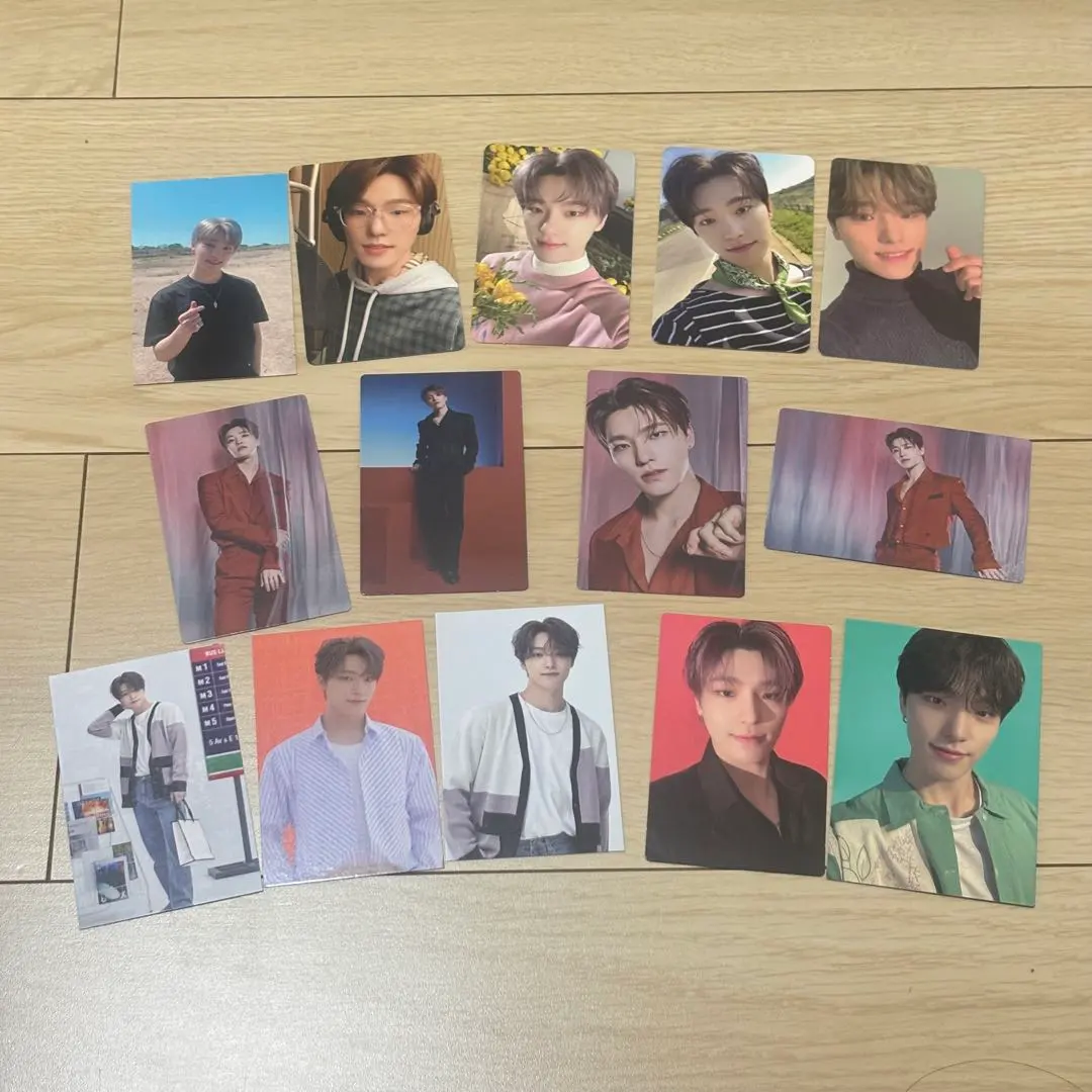 Thumbnail of Seventeen Trading Card Lot - Dino