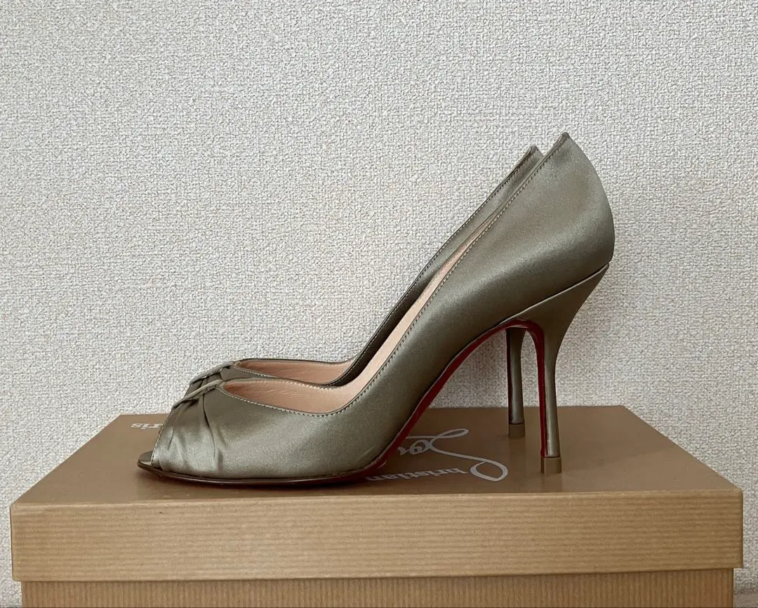 Thumbnail of Christian Louboutin silver-gray pumps