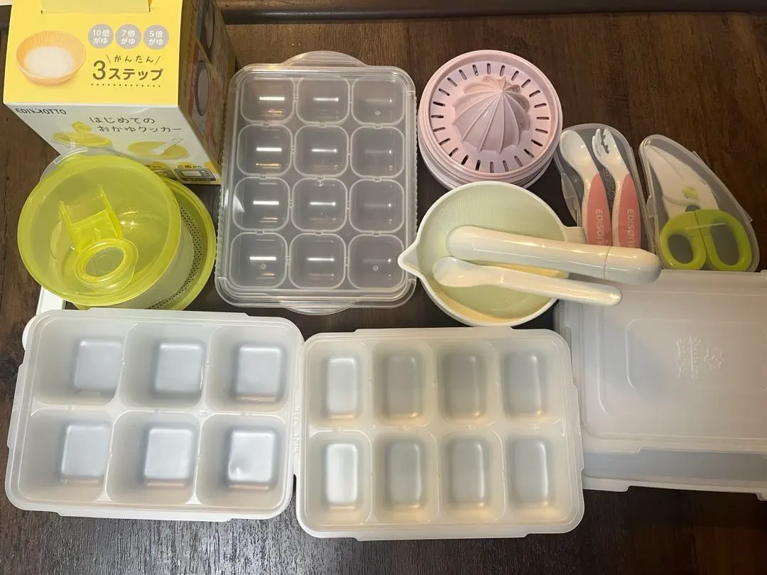 Thumbnail of Baby food preparation set: rice porridge cooker, food storage containers, and other items