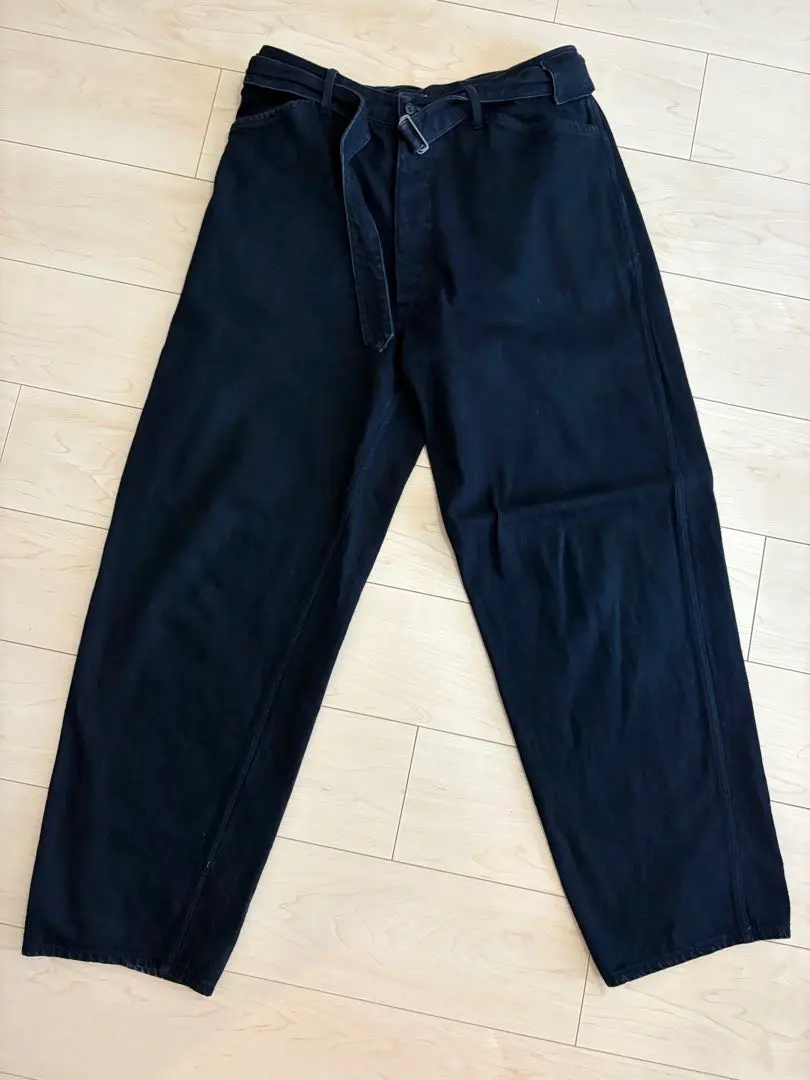 COMOLI コモリ　デニム ベルテッドパンツ　ブラックエクリュ　サイズ3 COMOLI (コモリ) デニム ベルテッドパンツ