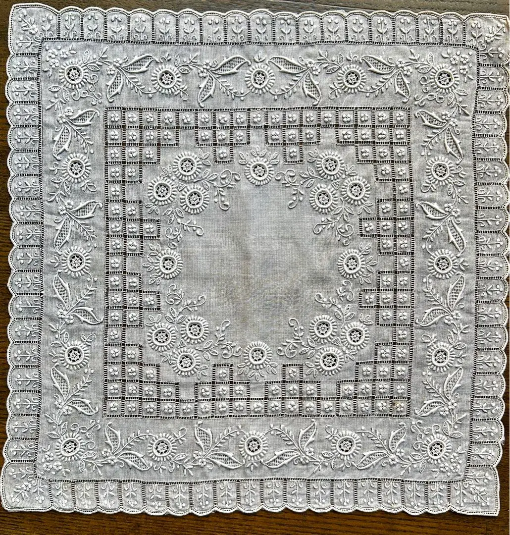 汕頭(スワトウ)刺繍　ハンカチ　龍　ドラゴン 新品・未使用】スワトウ刺繍 レースハンカチ 龍柄 汕頭手刺繍 最