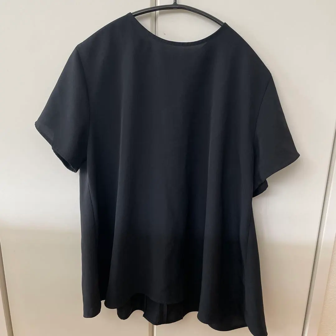 Thumbnail of UNIQLO Black Short Sleeve Shirt, Size S
