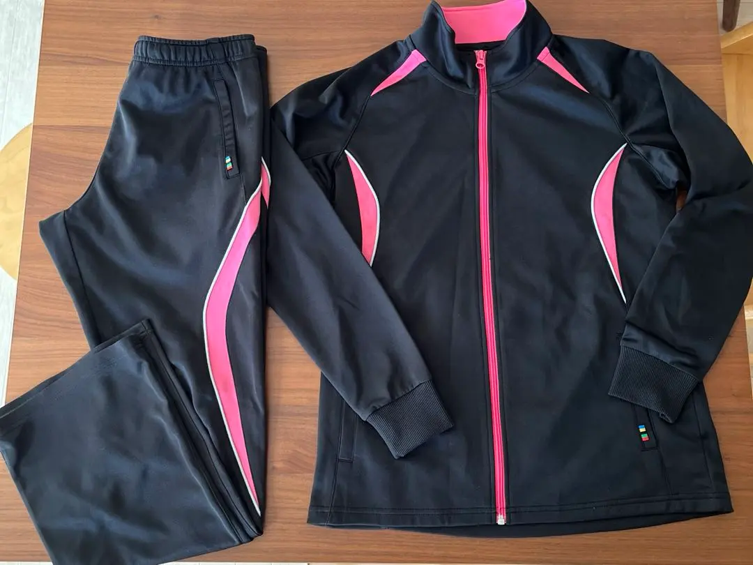 運動服套裝 的縮圖