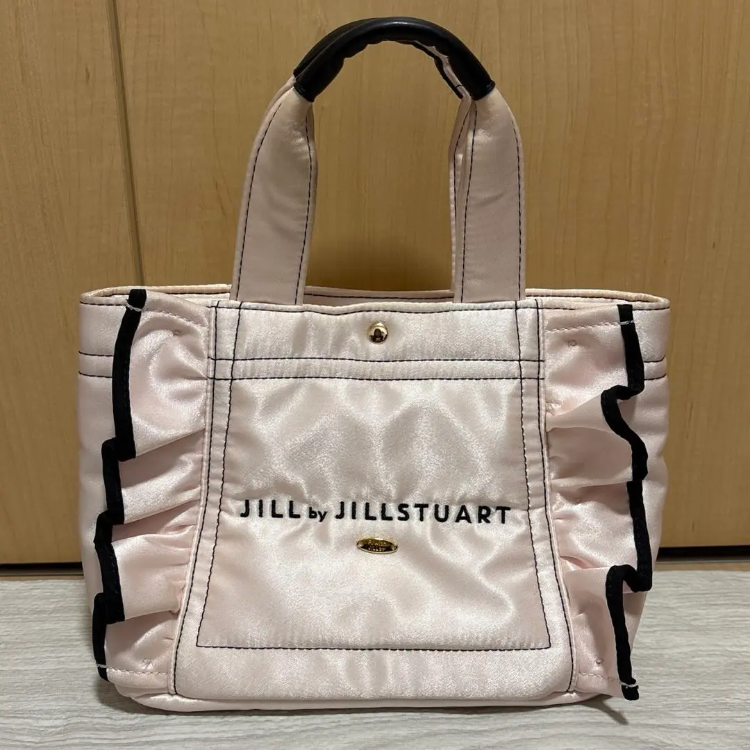 JILL by JILLSTUART サテンフリルトートバッグ ピーチジョン サテンフリルトート(ワンサイズ ピンク): PEACH JOHN | ピーチ