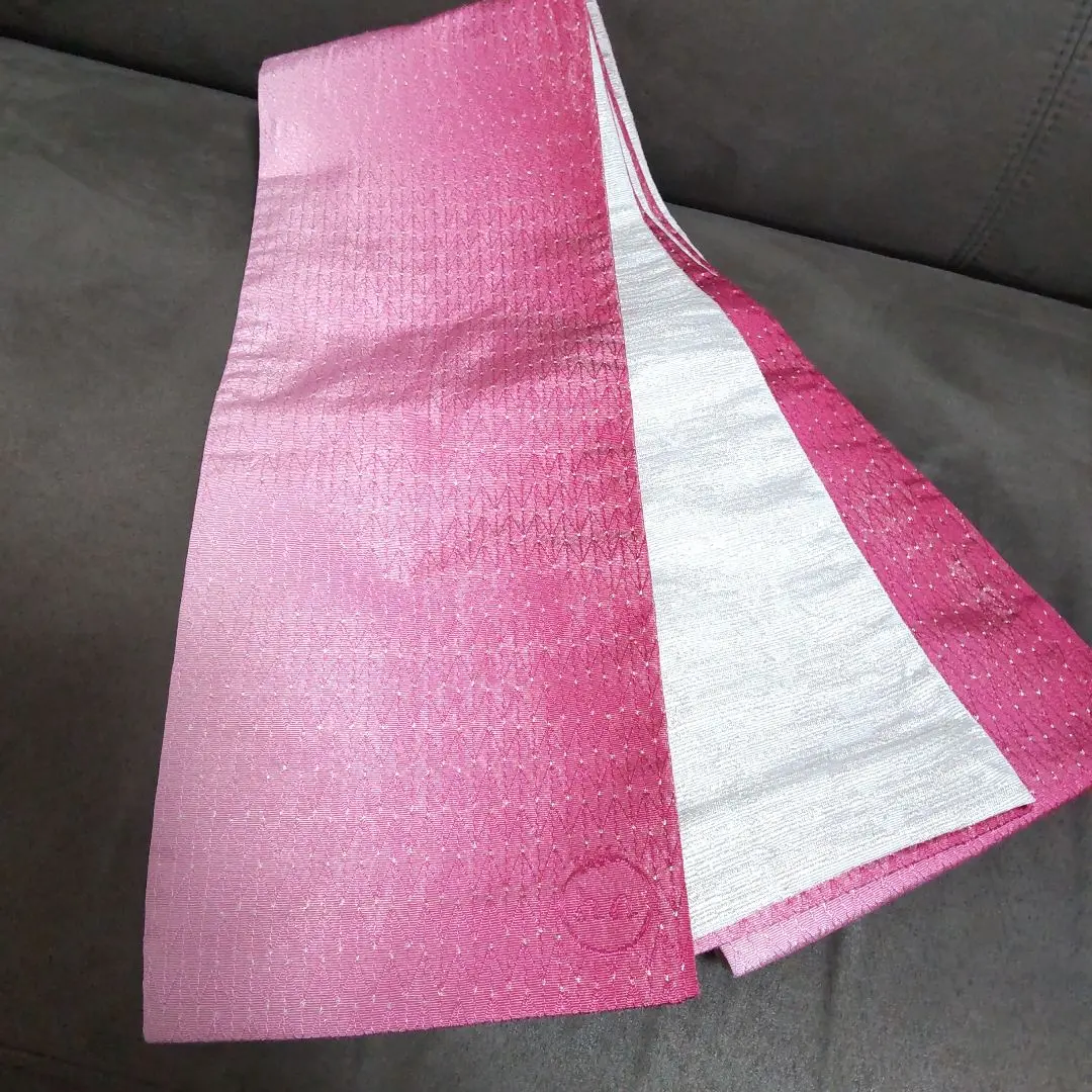 Thumbnail of Pink and gold gradient obi