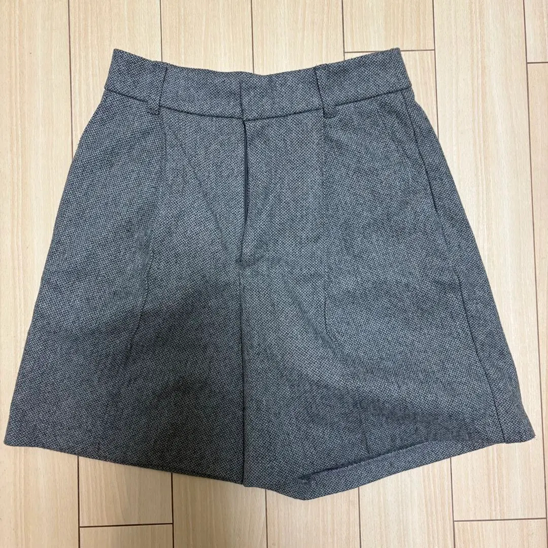 Thumbnail of GU Gray Shorts S