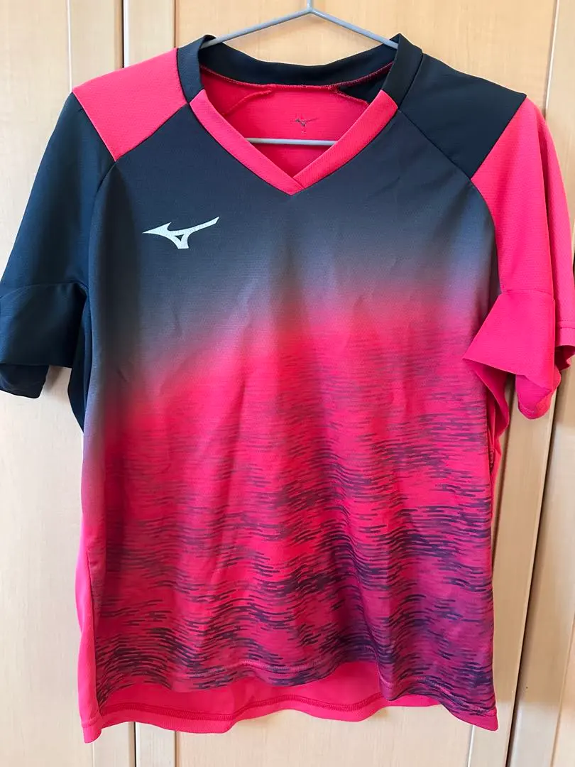 Thumbnail of Mizuno Table Tennis Wear, Red and Black Gradient