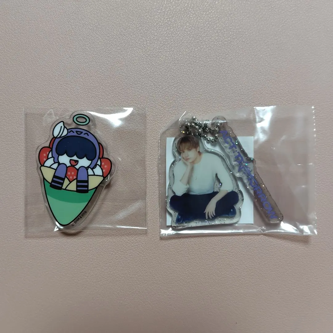 Thumbnail of TXT Huening Kai Acrylic Keyring Fumnnyaring Acrylic Badge Tokyo