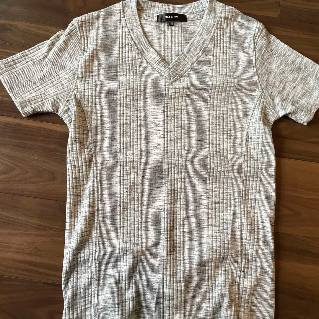 Thumbnail of FULL GLOW V-neck T-shirt, Size M, Gray系 (gray-toned)