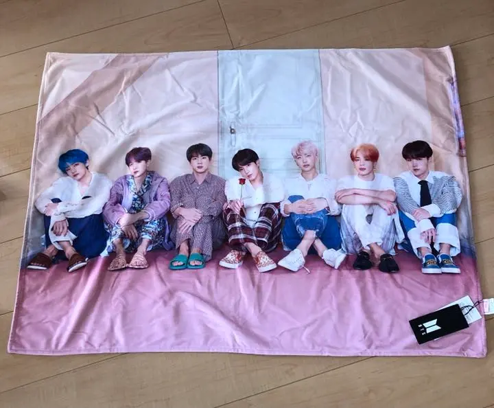 防弾少年団(BTS) - ラッキーボックス ブランケット♡クッション♡ホソクTシャツ lsKA4XdeghnVU4rgFko8l3h7EtZFdC