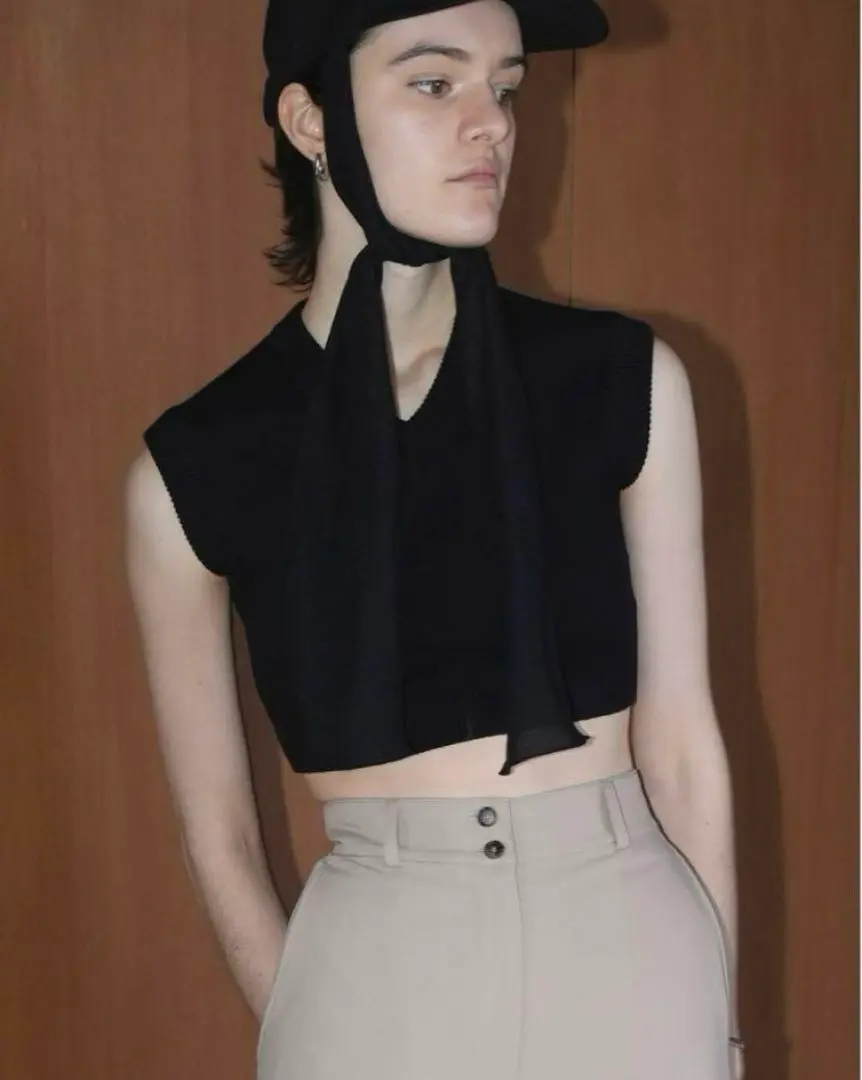 美品 CLANE CROPPED V NECK KNIT TOPS セール】CROPPED V NECK KNIT TOPS（ニット/セーター）｜CLANE