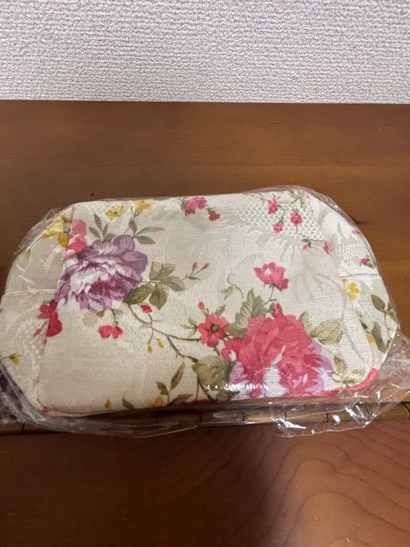 Thumbnail of Floral fabric box-shaped pouch