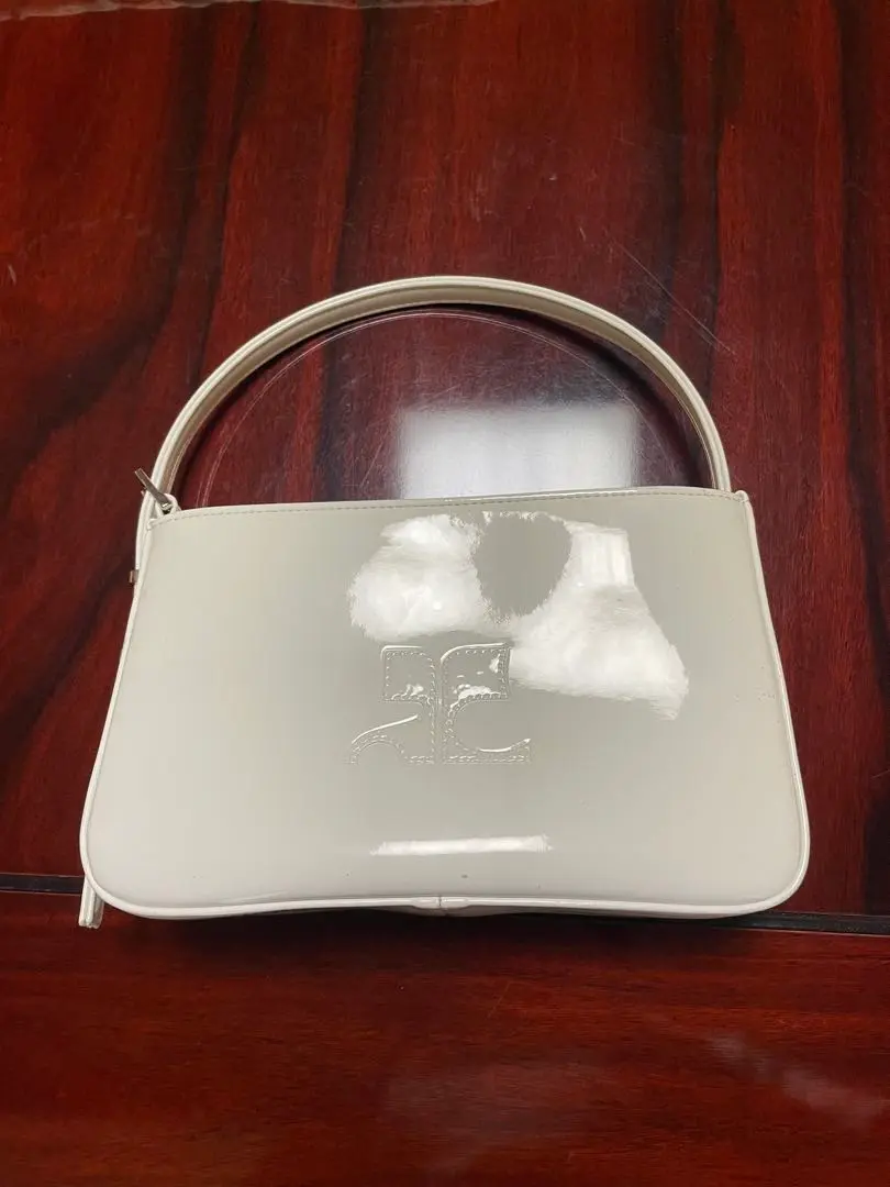 Courreges クレージュ ヴィンテージ　ラタン　パーティーバッグ　ホワイト Courreges クレージュ ヴィンテージラタンパーティーバッグホワイト