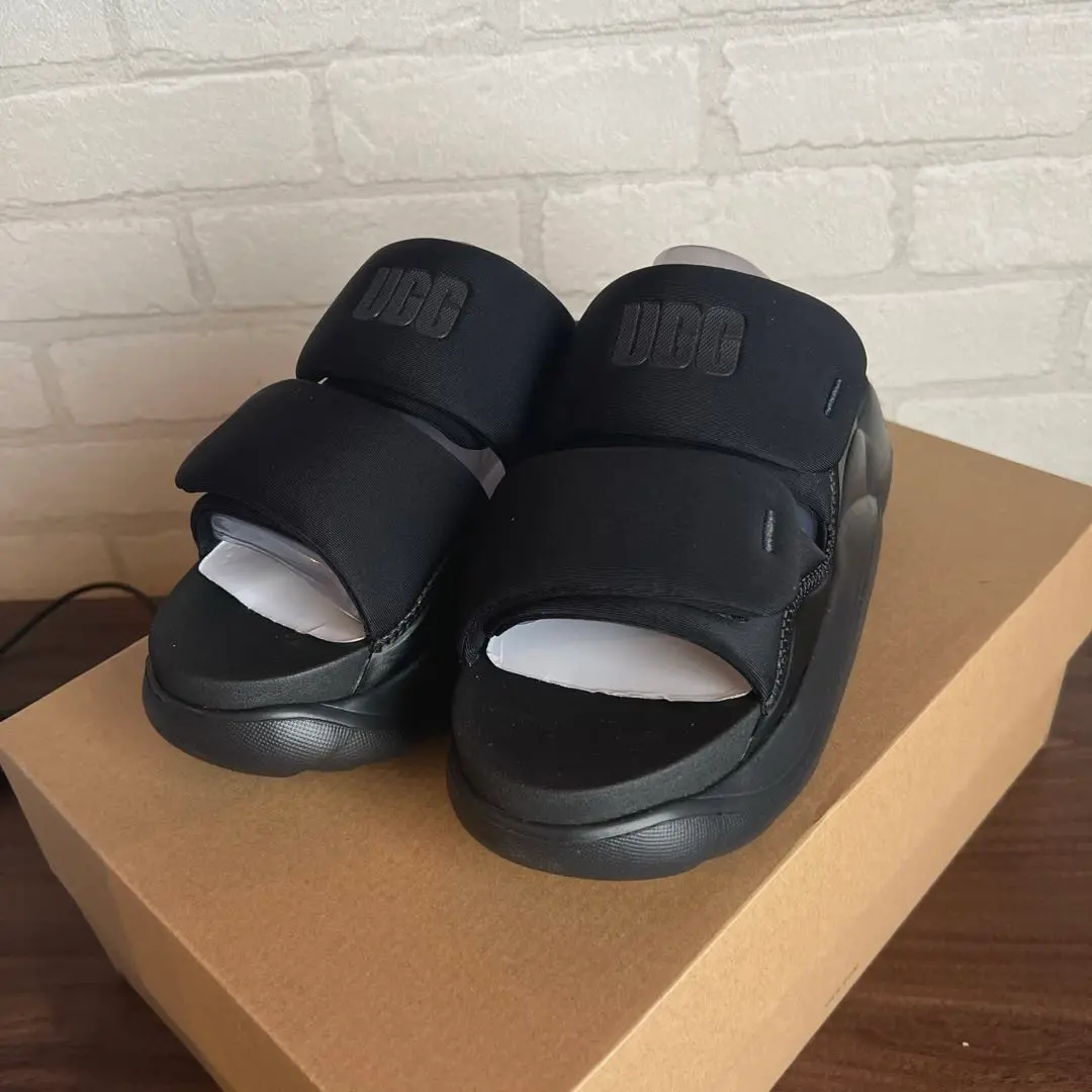 SALE ◆ UGG ◆ LA Alto Stitch 軽量 厚底 スライド サンダル ◆ UGG（アグ）の「UGG LA ALTO STITCH / アグ ラ アルト ステッチ