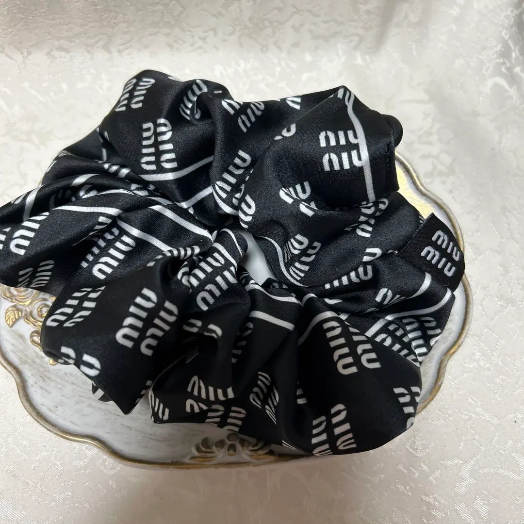 ミュウミュウ　シュシュ　ヘアゴム　巾着セット ラスト1個 】miumiu シュシュ ミュウミュウ ヘアゴム ヘア
