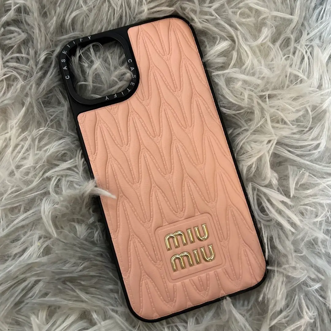 ミュウミュウ iPhone14pro レザー スマホケース マテラッセ ピンク ミュウ ミュウ iphone16 ケース スマホケース miumiu iphone15