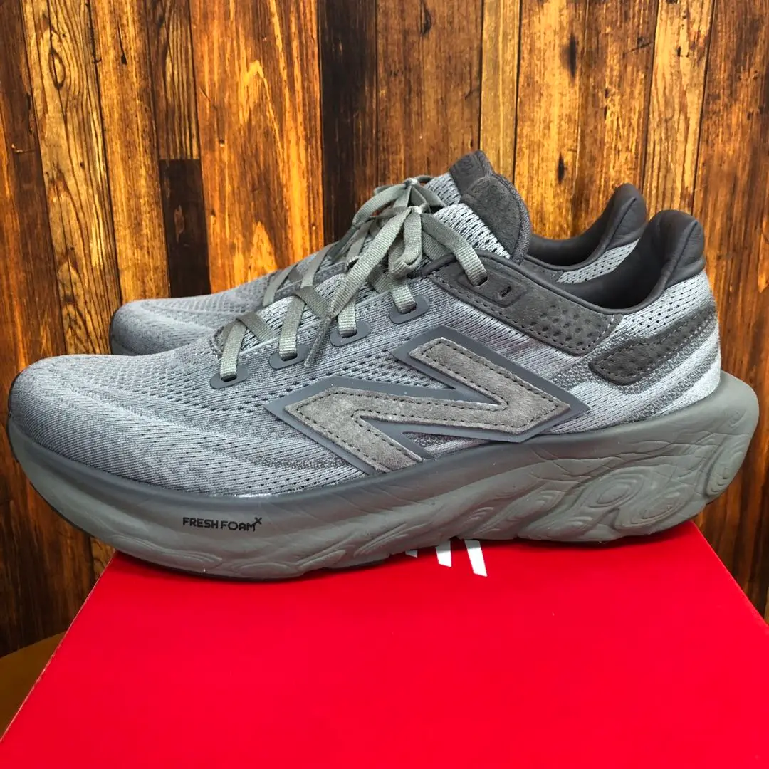 新品未使用 ニューバランスフレッシュフォーム M1080LAF 24cm 完売品 ニューバランス New Balance ランニング メンズ フレッシュ