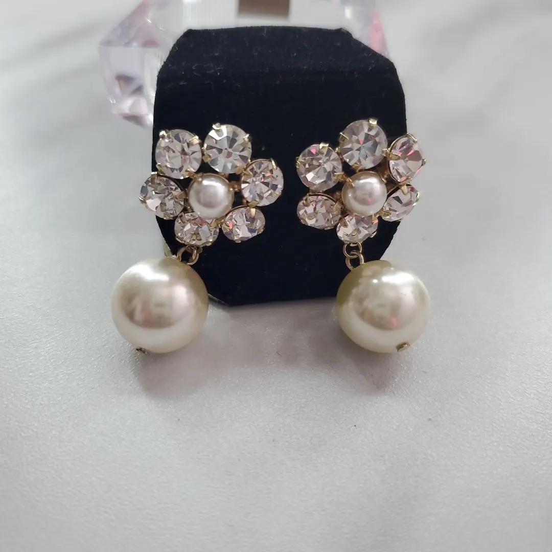 Thumbnail of earrings