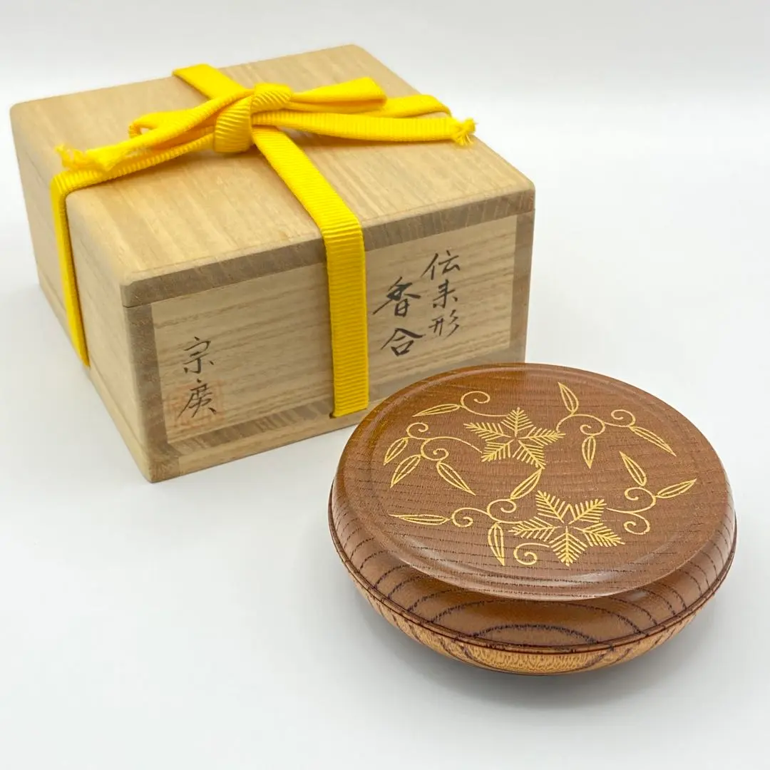 Thumbnail of Transmitted Form Incense Container, Urushi Lacquer, Pine, Bamboo, and Chinese-style Scroll Design, Soken Dojo, with original box, tea utensils, tea ceremony equipment, incense utensils, lacquerware