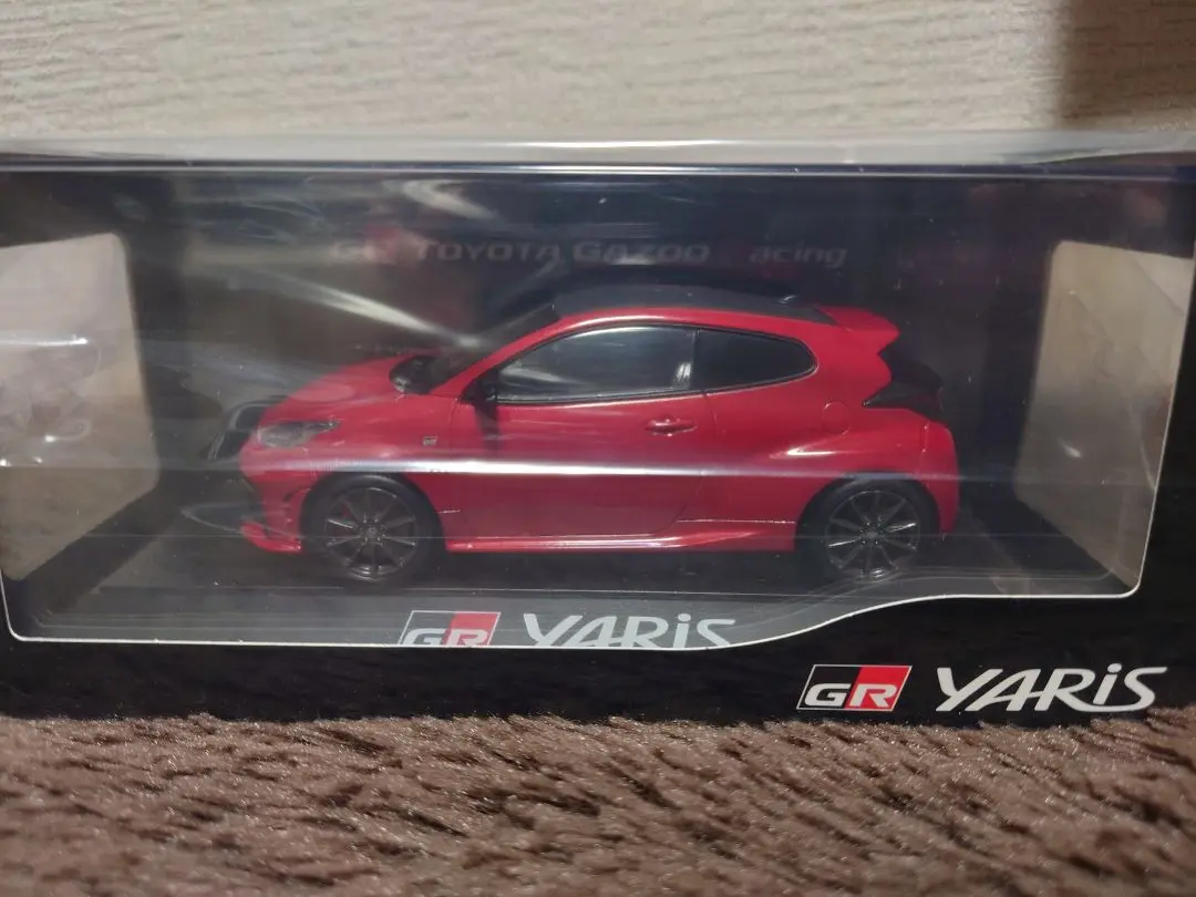 新型GRヤリス ミニカー カラーサンプル エモーショナルレッドⅡ 赤【非売品】 Amazon | 1/30 トヨタ 新型ヤリス GR YARIS 非売品 カラー