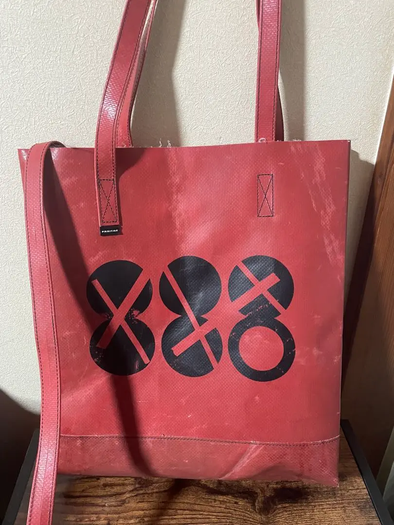 フライターグ　FREITAG ZUCCA 888周年記念 トートバッグ レッド ZUCCa “888”グラフィックの限定トートバッグ、30周年記念に
