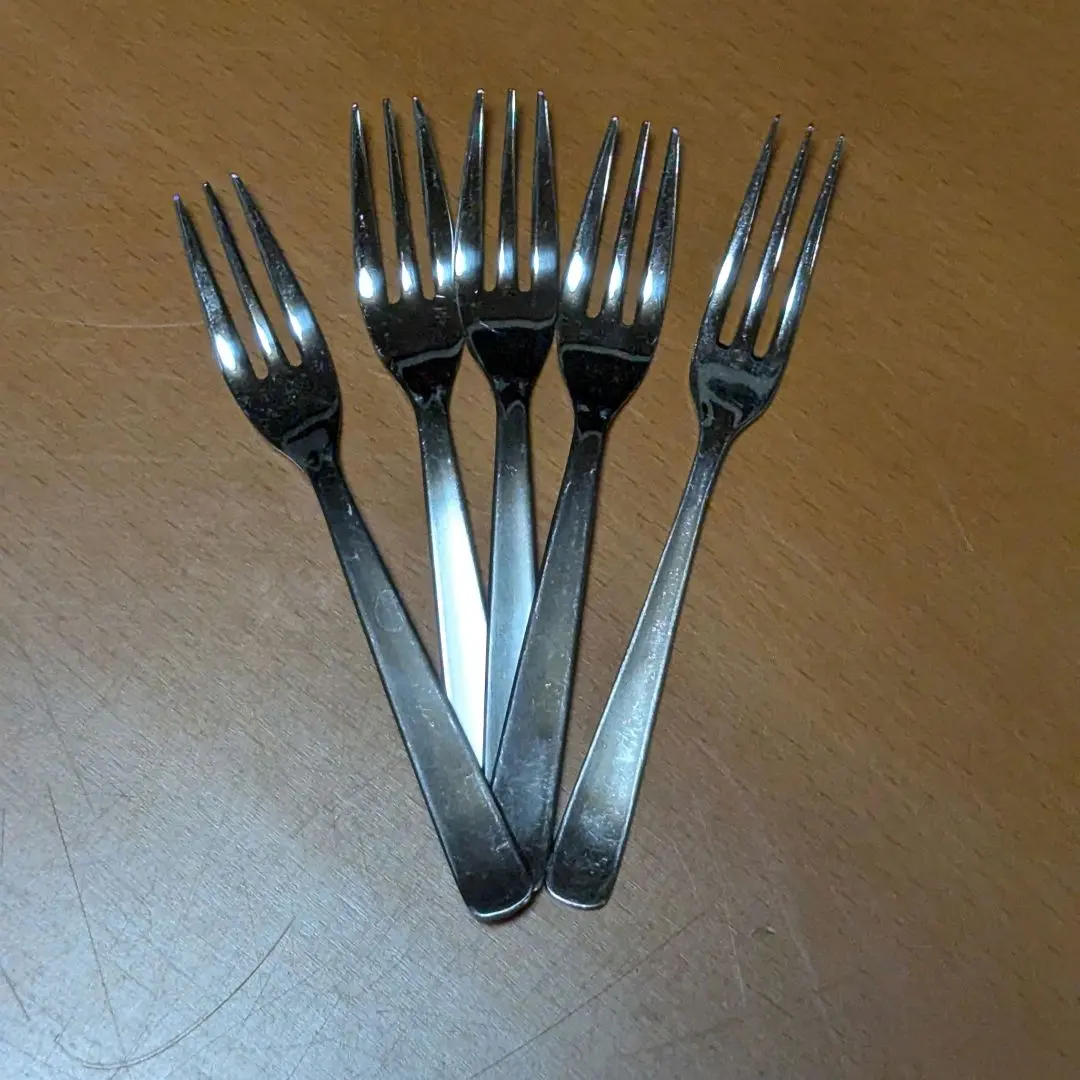 Thumbnail of 5 small forks