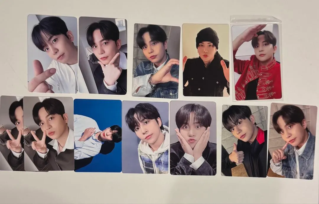 Thumbnail of Jungho trading card set