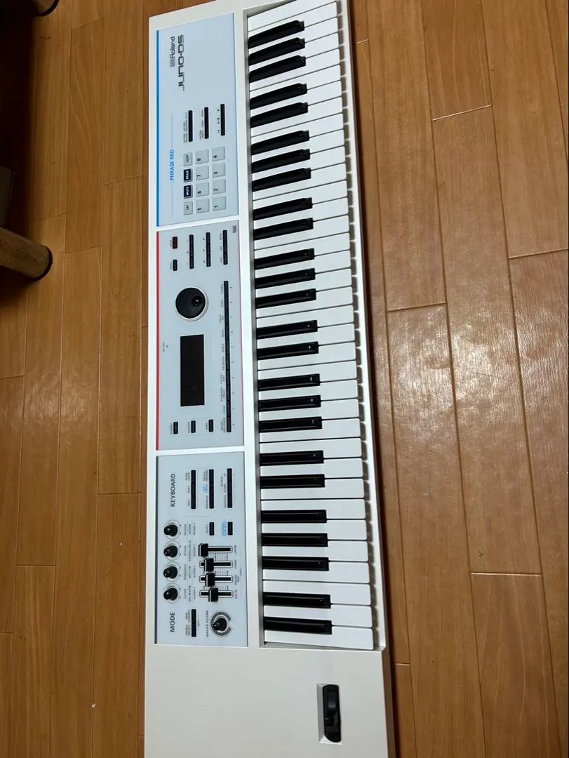 保証期間内　Roland juno-ds61w 保証期間内 Roland juno-ds61wΩ
