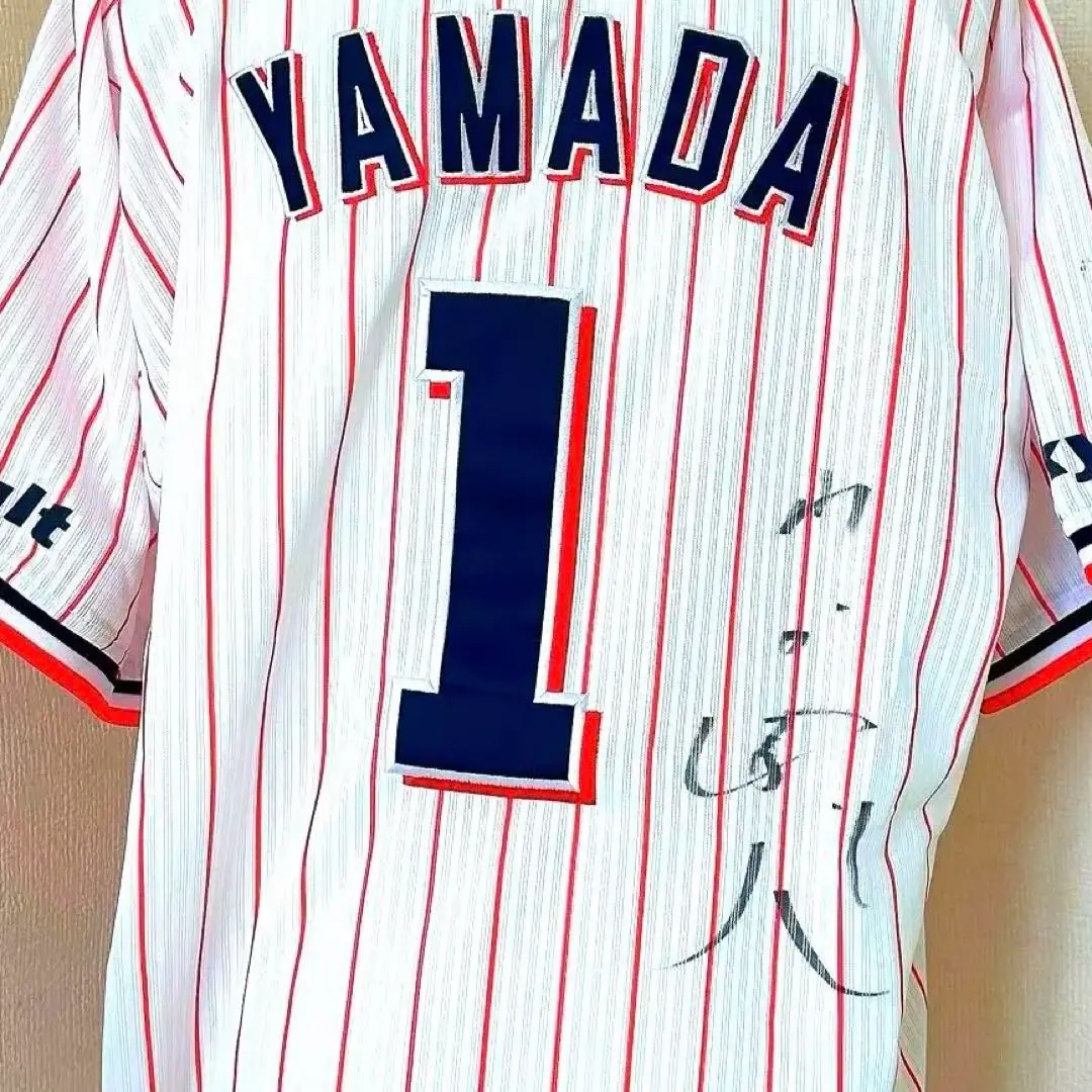 スワローズ 山田哲人選手 ユニフォーム 背番号1　サイン入り スワローズ 山田哲人選手 ユニフォーム 背番号1 サイン入り