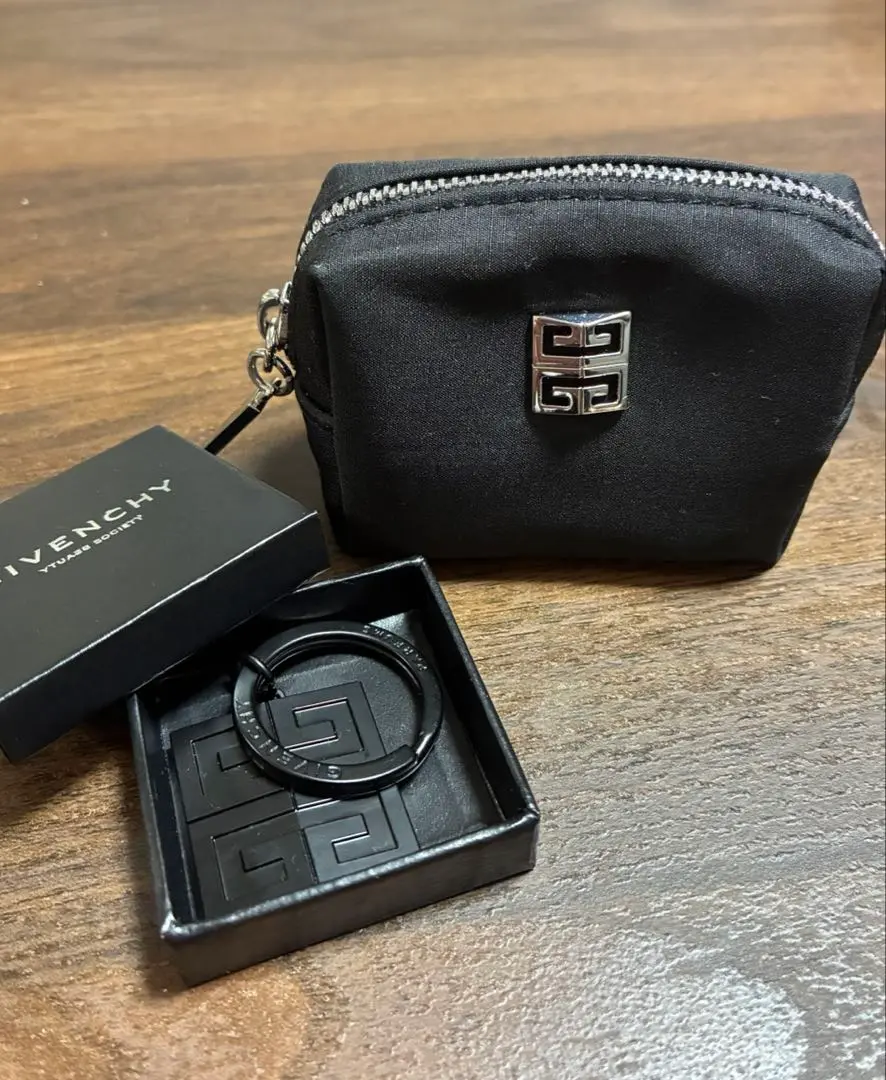 GIVENCHY ブラック ミニバッグ型イヤホンケース 2025年最新】ジバンシイイヤホンケースの人気アイテム - メルカリ