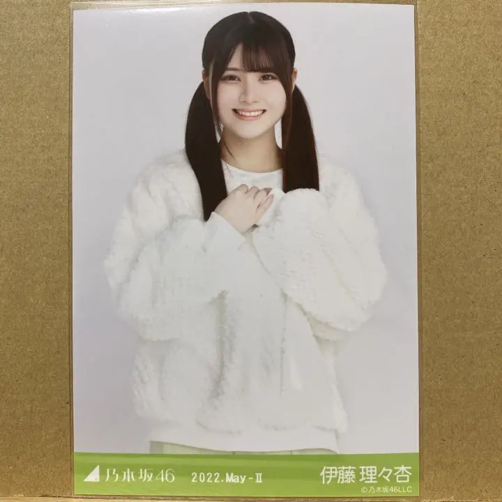 Thumbnail of Nogizaka46 2022.May-II Fake Fur Official Photo Riria Ito Chuu (Close-up)