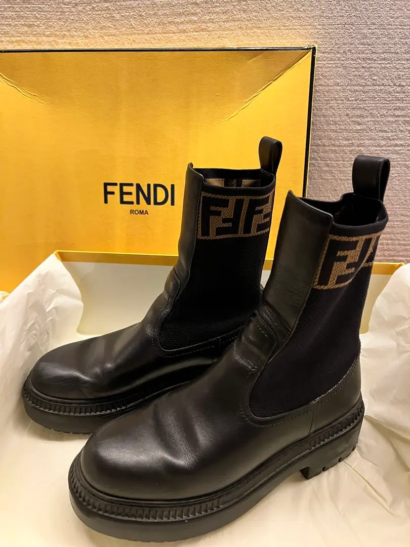 新品未使用★FENDI・エンボス加工ズッカ サイドゴア ショートブーツ(38) 2025年最新】Fendi サイドゴアブーツの人気アイテム - メルカリ