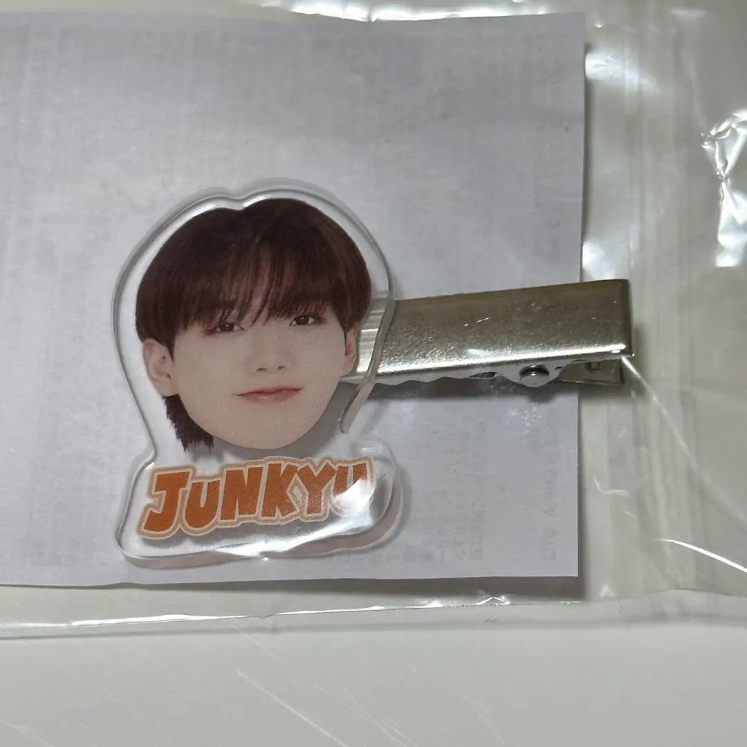 Thumbnail of TREASURE Junkyu Capsule Toy Hair Clip Wonderland