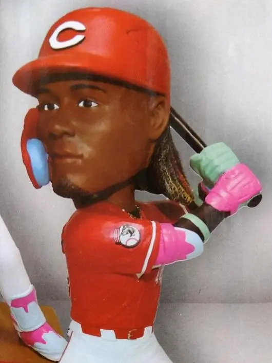 エリー・デラクルーズ　ボブルヘッド　MLB公式 レッズのエリー・デラクルーズ、ボブルヘッドデーに満塁打