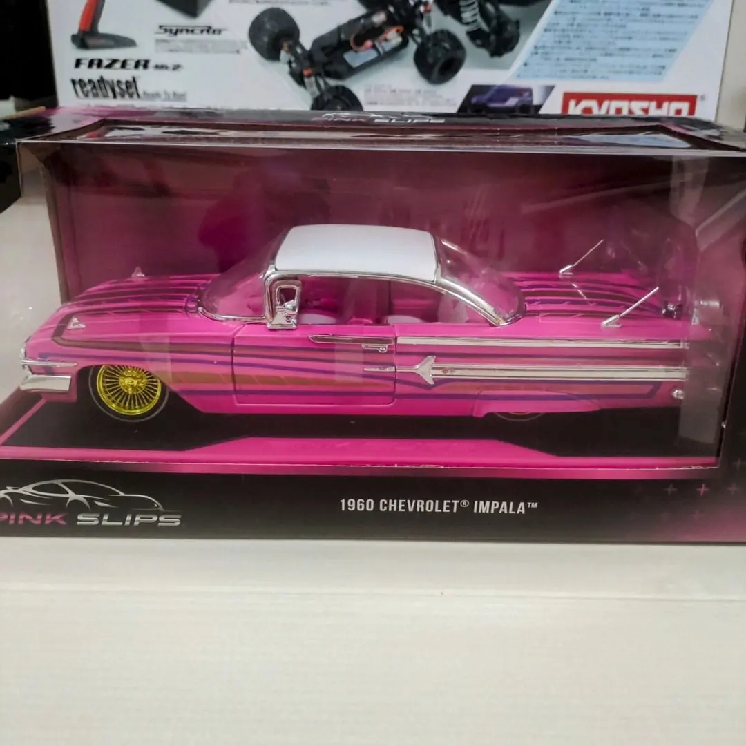 ジャダトイズ  ピンクスリップ 1960 シボレー インパラ ローライダー ジャダトイズ ピンクスリップ 1960 シボレー インパラ