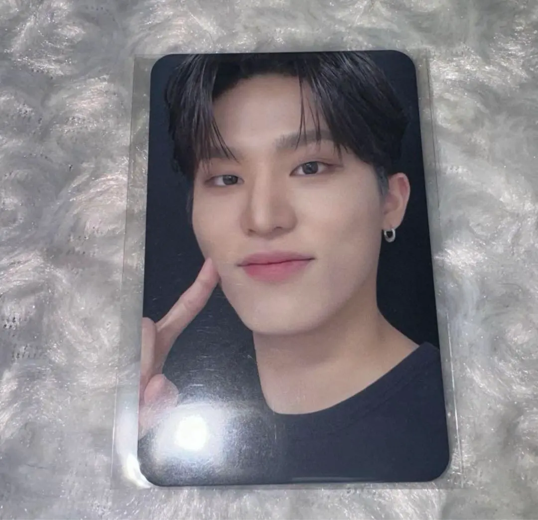 Thumbnail of TREASURE Junghwan photocard