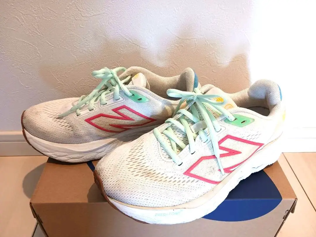 Thumbnail of New Balance Fresh Foam 880 White/Mint/Pink