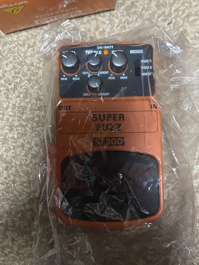 Behringer SUPER FUZZ SF300 3-Mode Fuzz Distortion Effektpedal : Amazon.de:  Musikinstrumente & DJ-Equipment