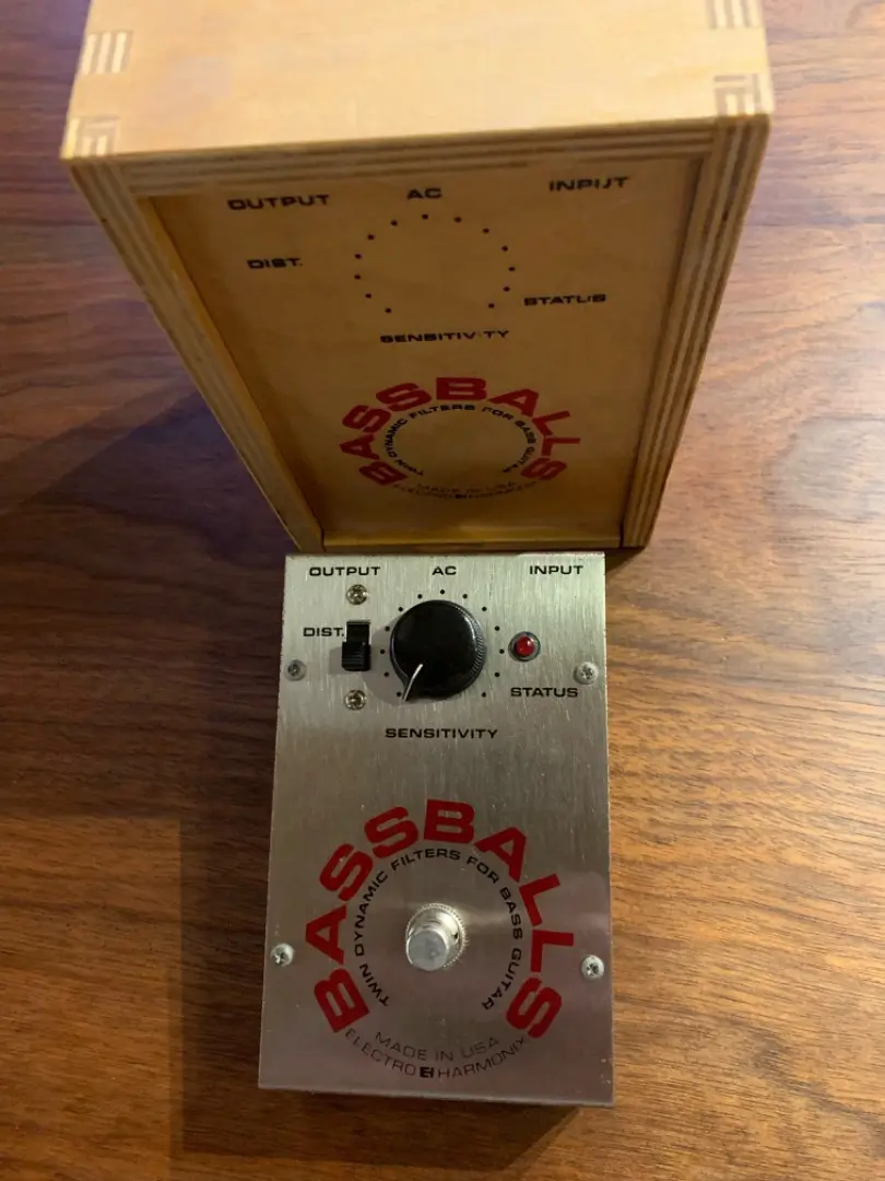 E.H BASSBALLS ベースエフェクター 木製ケース付き E.H BASSBALLS ベースエフェクター 木製ケース付き