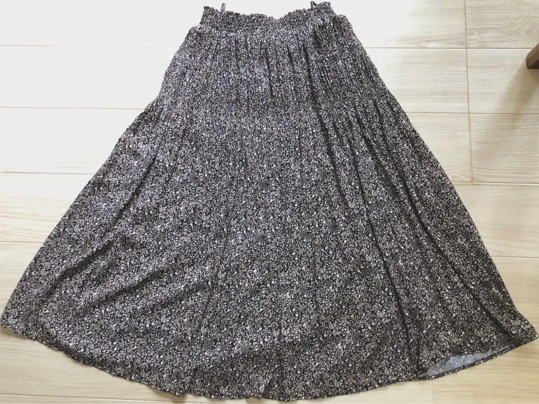 Thumbnail of Floral print long skirt