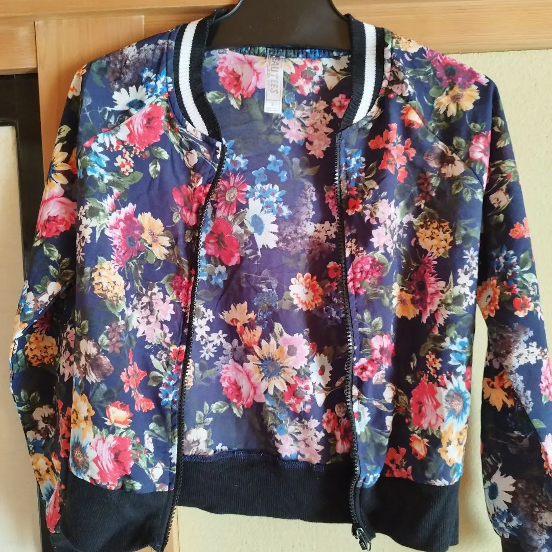 Thumbnail of Floral print import beautee