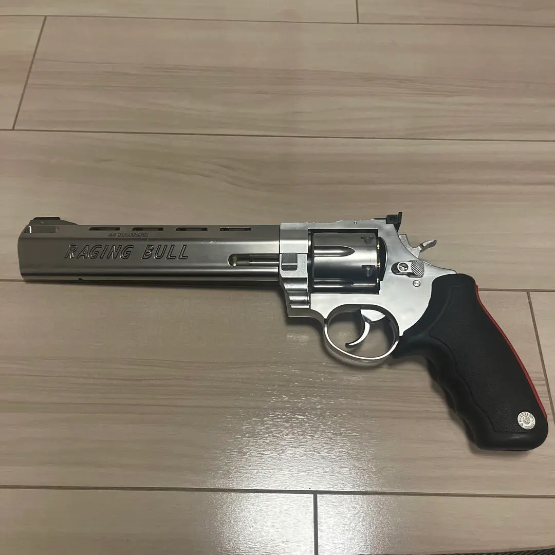 Taurus Raging Bull マルシン製のGun Standガンスタンド Taurus Raging Bull マルシン製のGun Standガンスタンド