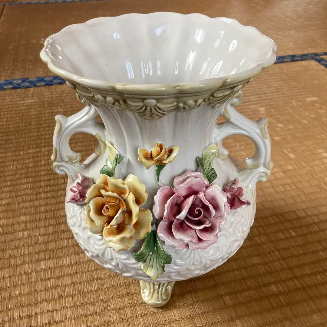 バラの陶器　カポディモンテ Amazon.co.jp: イタリア製 バラ 陶花 両手付 小 花瓶